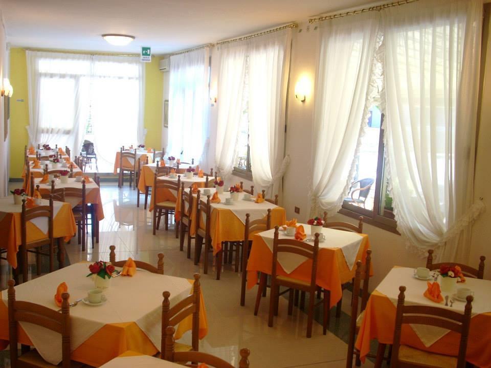 Hotel Fornaro Caorle Eksteriør billede