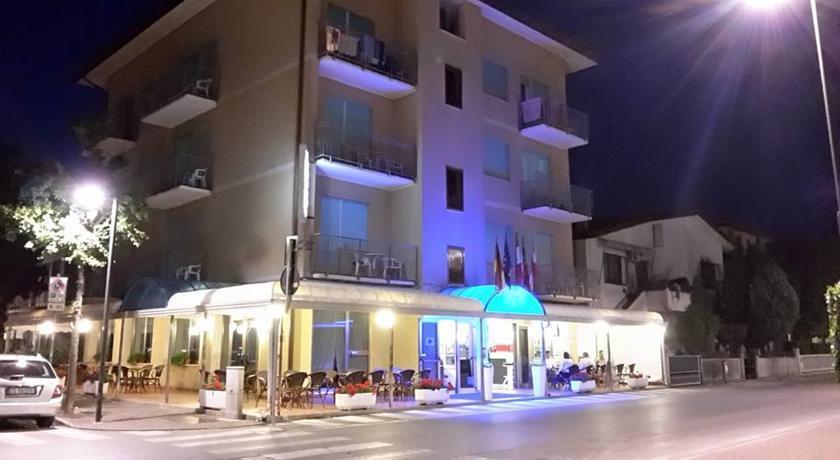 Hotel Fornaro Caorle Eksteriør billede